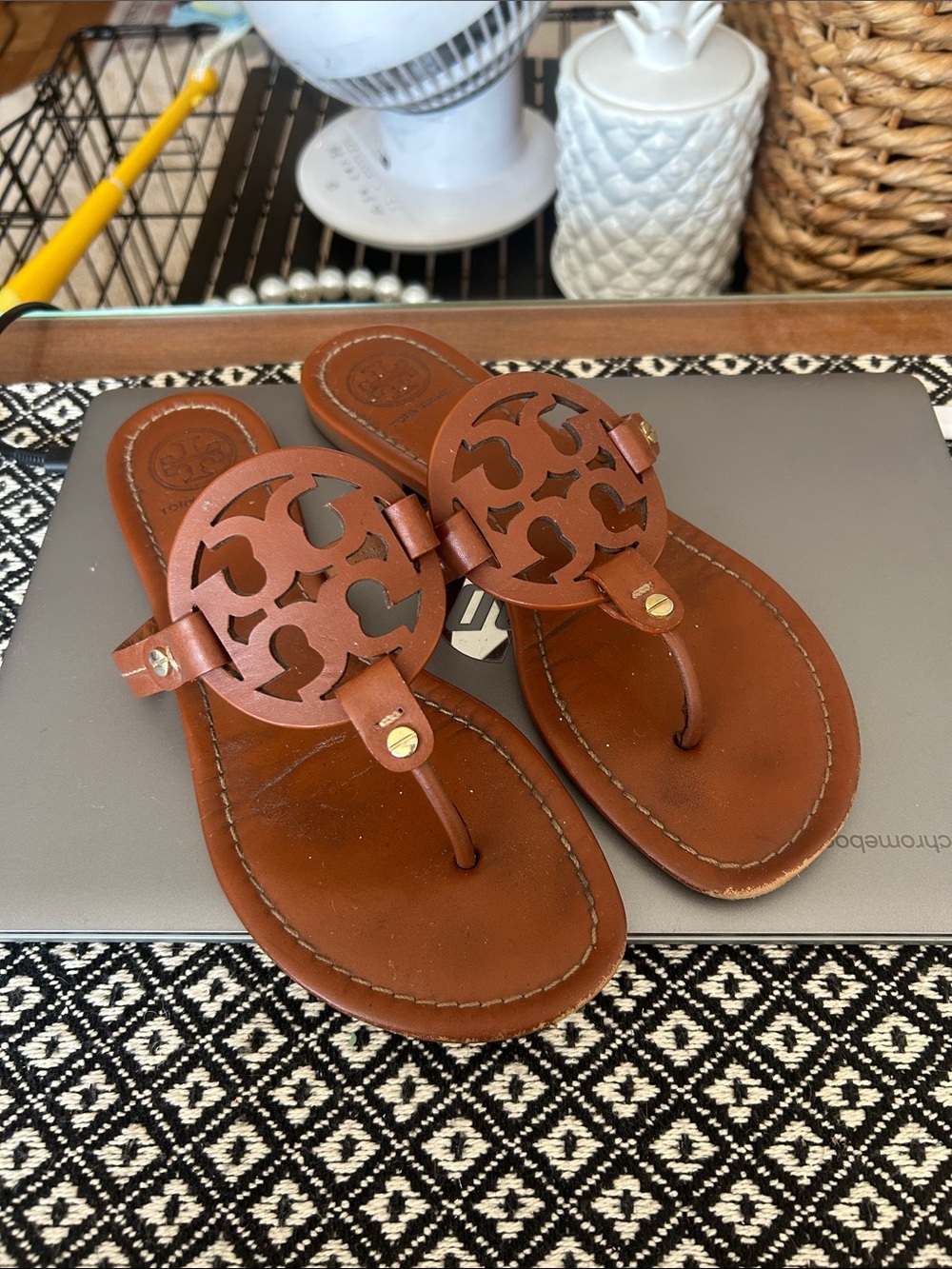 Loved Tory Burch Brown Leather Logo Thong Sandals